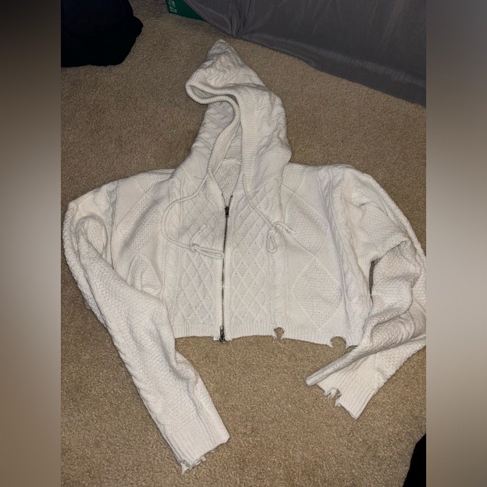 Cute white cropped knit sweater size medium
